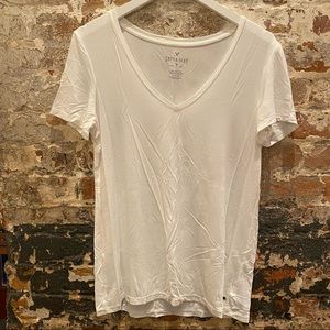 White American Eagle soft & sexy v-neck t-shirt, medium